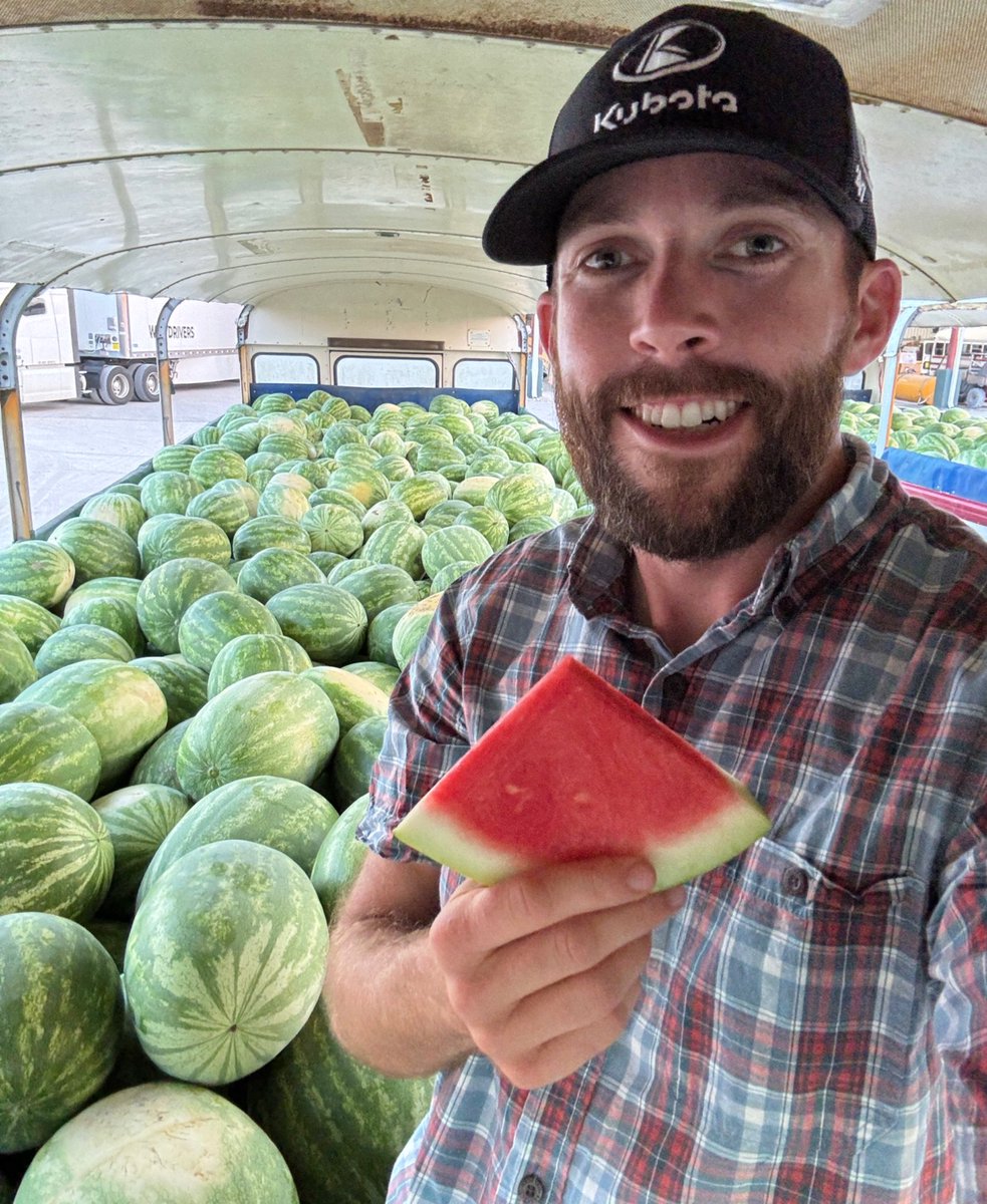 It’s that time! Watermelons are ready in all your favorite grocery stores. 🍉 Fact: According to recent studies, watermelon is the best value in the produce section by cost per serving. Each seedless 🍉 has over 20 servings! #MelonPartner #SimplyWatermelon #WatermelonEveryday