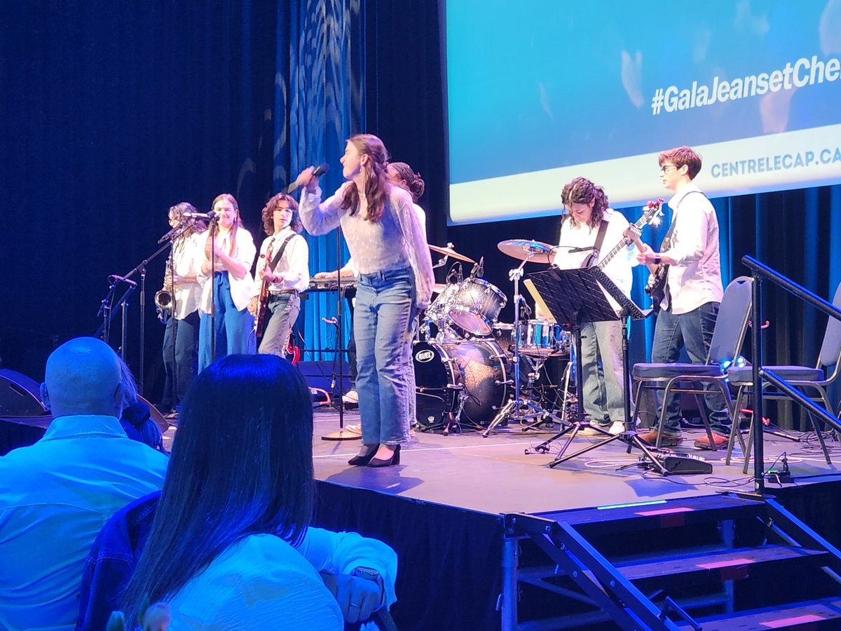 👖Des représentants du CECCE étaient présents lors du Gala « Jeans et chemise blanche » du CAP. Cette soirée célèbrait l’engagement envers la santé mentale des jeunes francophones en Ontario, dans une ambiance décontractée et authentique. 💌Il ne s'agissait pas seulement d'un