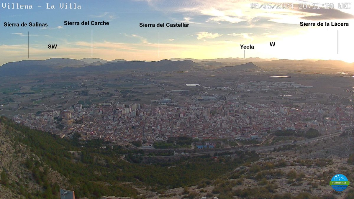 The weather station at the top of the La Villa mountain (778 m a.s.l., Villena, Spain) is back! Our webcam shows stunning sunsets ⛈️☀️🌬️☁️All weather data is stored @avamet avamet.org/mxo_i.php?id=c… @ClimatocLab @CidEinvestiga @PTI_Clima @CSICval