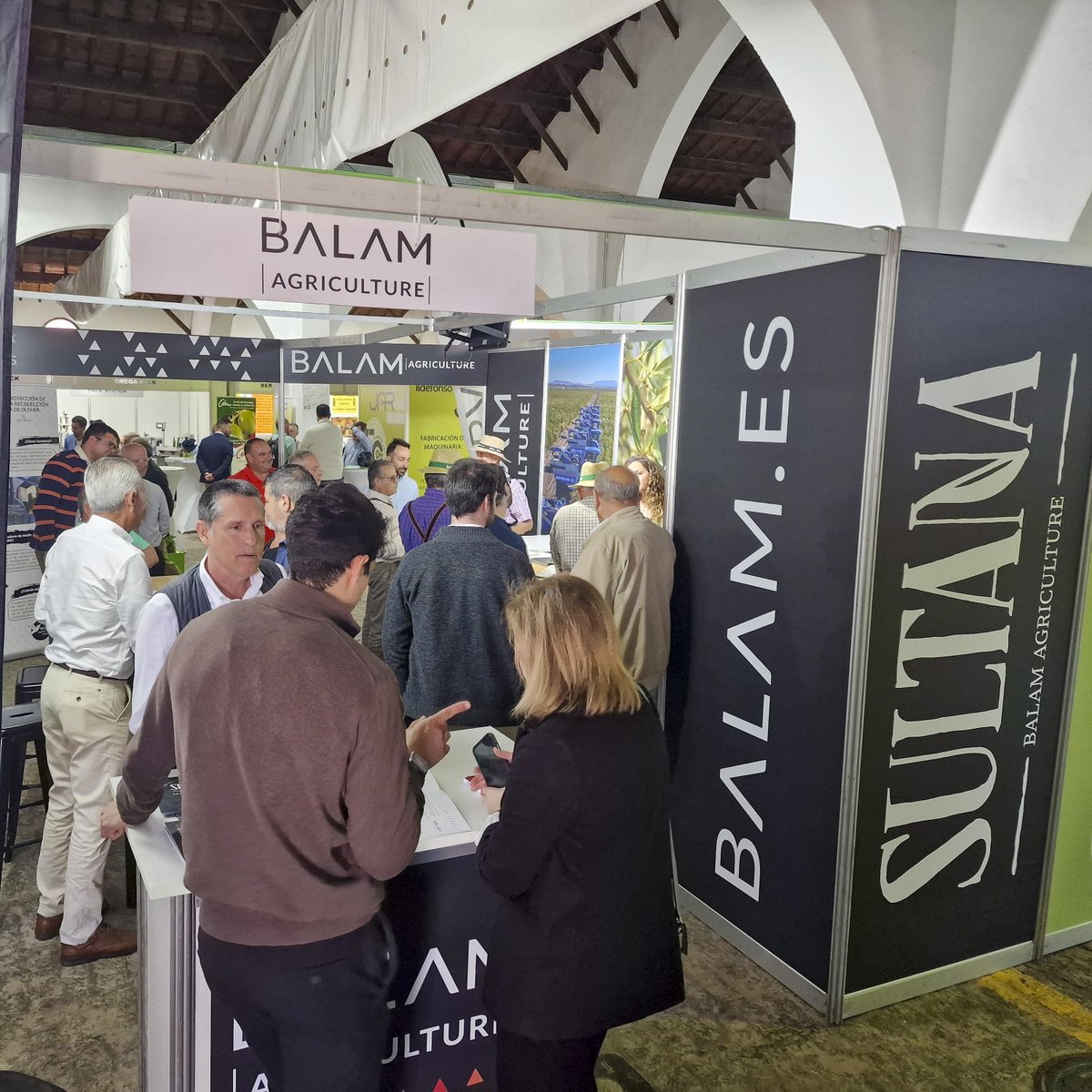 🌿Segunda jornada en la <a href="/FeriaOlivoMonto/">FeriaOlivoMontoro</a>. 
Hemos participado en las jornadas técnicas con Teresa Carrillo, directora de I+D, que ha hablado de variedades, poda y marcos de plantación. El ambiente ha sido genial en la feria y nuestro stand ha estado muy concurrido.
#Montoro