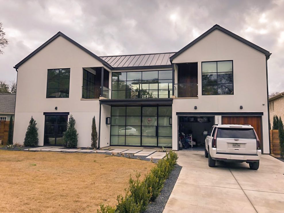 PresidioDoors's tweet photo. Enhance your home's natural light and architectural charm with our elegant steel windows. Contact us to brighten up your living space.  #modern #architecure #trendsetter #steelwindows https://t.co/t32E18eiLS