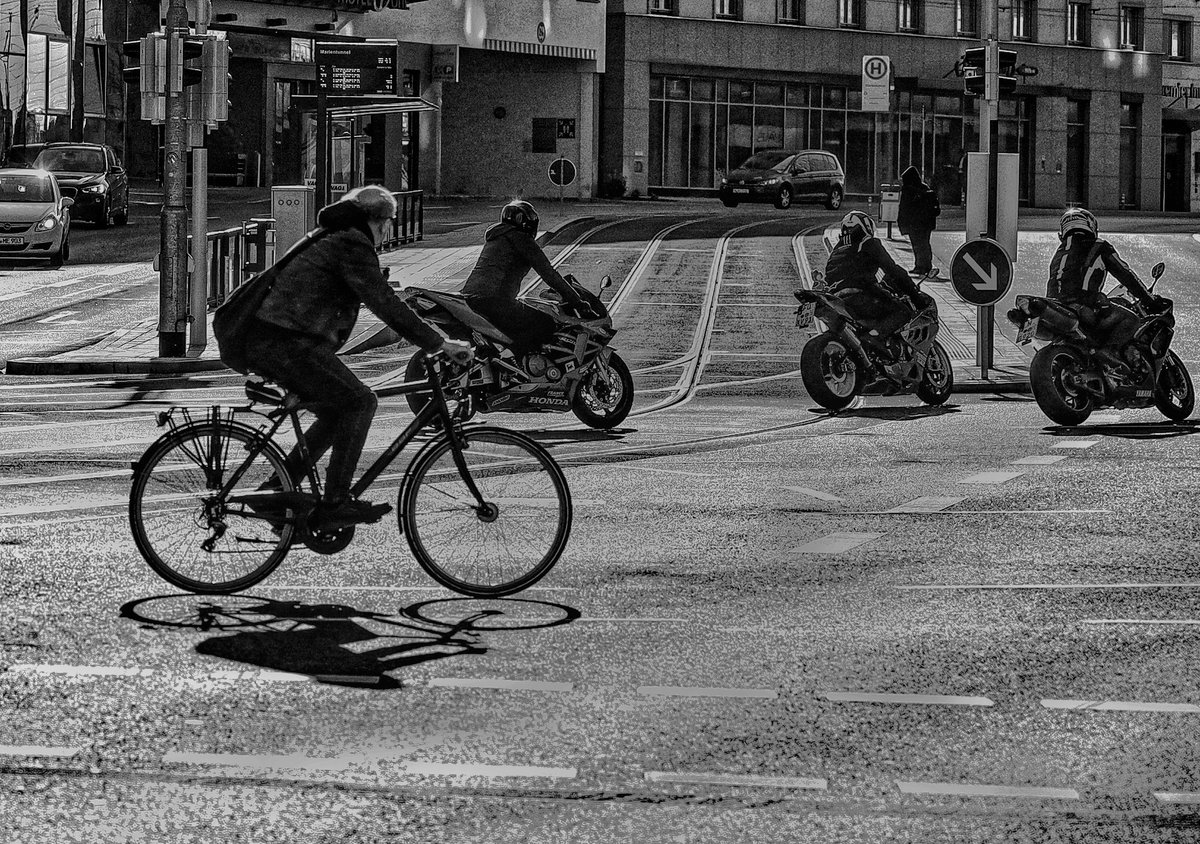 Runnin' with the pack

@ap_magazine 
#streetphotographer
#streetphotography
#streetphotographyinternational
#blackandwhitephotography
#blackandwhitephoto
#blackandwhitestreetphotography 
#citystreet
#monochrome 
#urbanphotography 
#bnwphotography
#bnw 
#bicycle 
#motorcycle