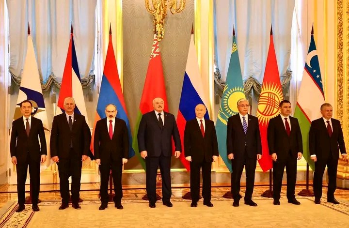 🇨🇺| nuestro Primer Secretario  del CCPCC y Presidente cubano 🇨🇺<a href="/DiazCanelB/">Miguel Díaz-Canel Bermúdez</a> , está en el Gran Palacio del Kremlin, para participar en la plenaria ampliada del Consejo Supremo Económico Euroasiático🇷🇺
#ArtemisaJuntosSomosMás 
<a href="/DrRobertoMOjeda/">Dr. Roberto Morales Ojeda</a> 
<a href="/PartidoPCC/">Partido Comunista de Cuba</a>