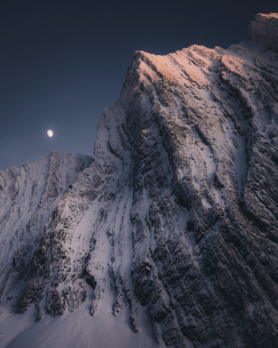 Gm from one of my absolute favourite peaks in the Rockies 🤍