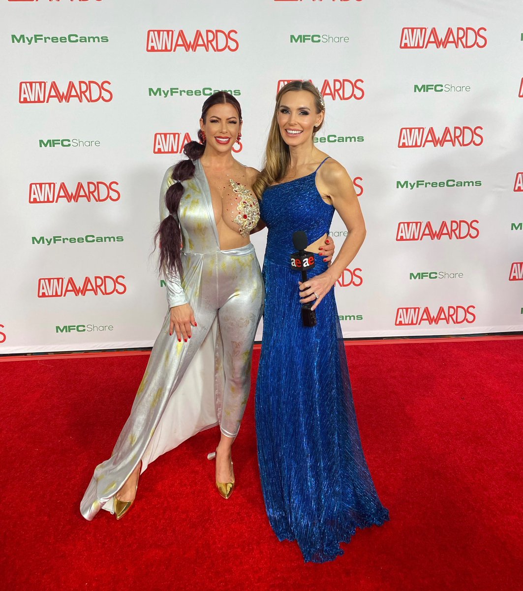 Thanks to @TanyaTate for her amazing red carpet interview with Alexis…and while looking #Stunning in her own right at the same time 📸👏
