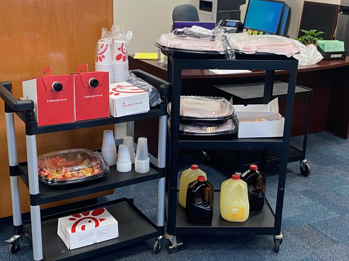 Thank you, Fort Worth Councilman, Carlos Flores, for providing breakfast for our amazing teachers! We are grateful for your support! Teacher Appreciation Week 2024! @FortWorthISD #OneFortWorth