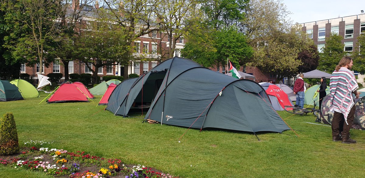 Well done & solidarity with students @LivUni who have set up the encampment in Abercromby Square! #AlareerSquare So impressed & inspired by the students I spoke with today ❤🇵🇸 #Divest #BDS #FreePalestine #AllEyesOnRafah #Gaza #StudentProtests #Liverpool