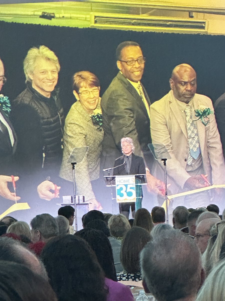 We were thrilled to sponsor and join @ProjectHOME for their 35th Anniversary Gala last week! We had a great time honoring co-founders Joan Dawson McConnon & Sister Mary Scullion. Even @BonJovi was on hand to recognize and celebrate this great organization! #ProjectHOME