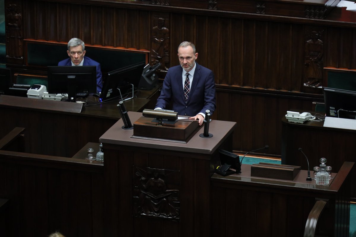 Minister @Hetman_K w #Sejm podczas drugiego czytania ustawy wprowadzającej tzw. wakacje składkowe: Zakładamy, że jeśli wszyscy uprawnieni, czyli ok. 1,7 mln mikroprzedsiębiorców, chcieliby skorzystać z #UrlopDlaPrzedsiębiorców to koszt dla budżetu państwa wyniesie ok. 1,64 mld zł…