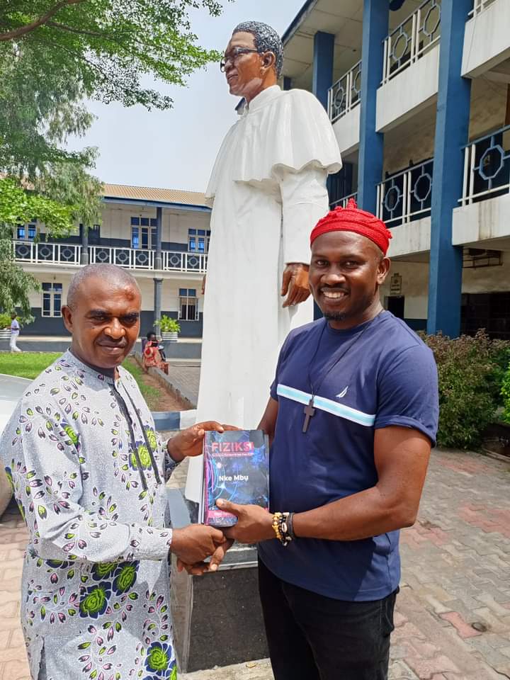 Today, @ozii_baba delivered 10 copies of my book: Fiziksi, to Christ the King College, Ọnịcha, as donated by the MD of Tiger Foods Limited, Chief @donebubeogu . Ụnụ emeela. I greatly appreciate this. The first Physics textbook in Igbo language.