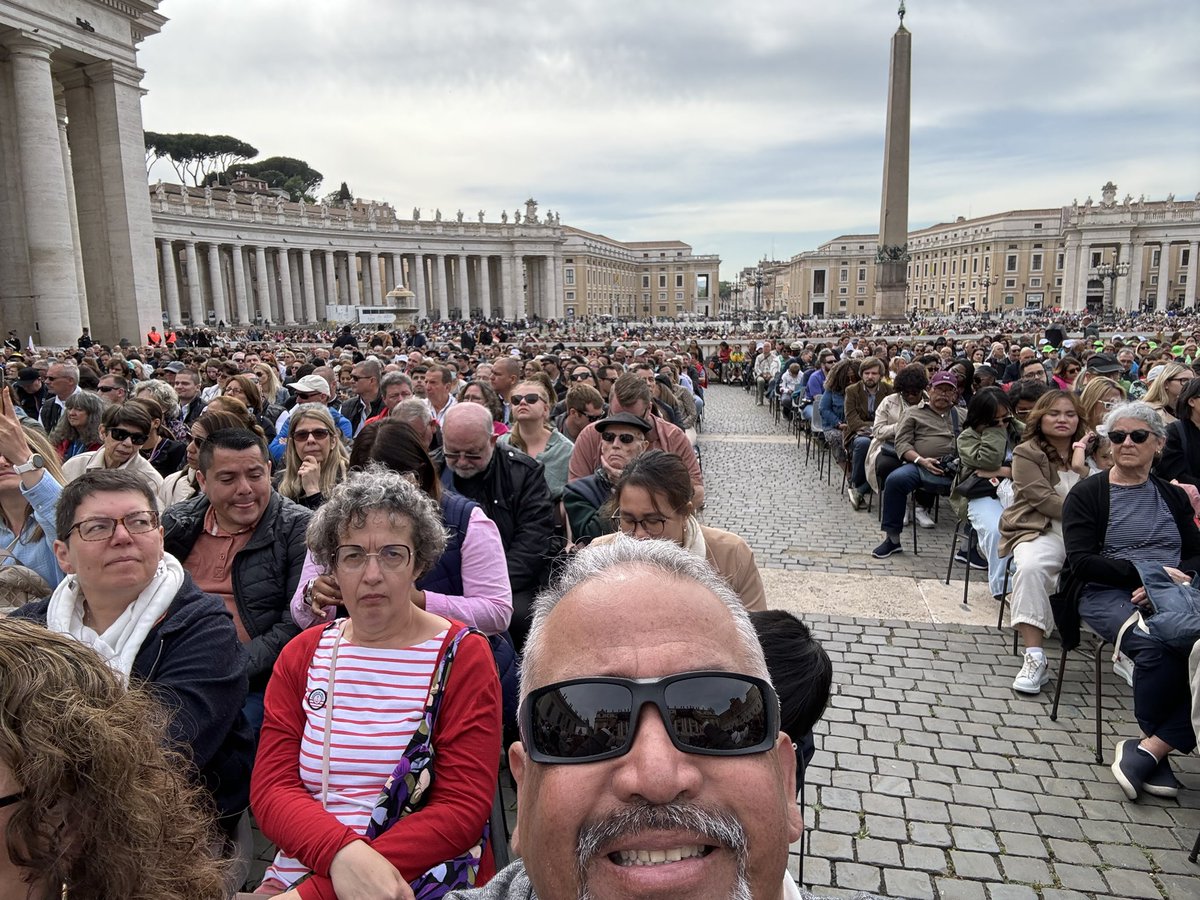davidcooo's tweet photo. Soooo blessed to have e an audience with the pope today.
#PopeFrancis❤️
#BlessedAndGrateful
#Myfoundation https://t.co/8WWmRJ5XBM