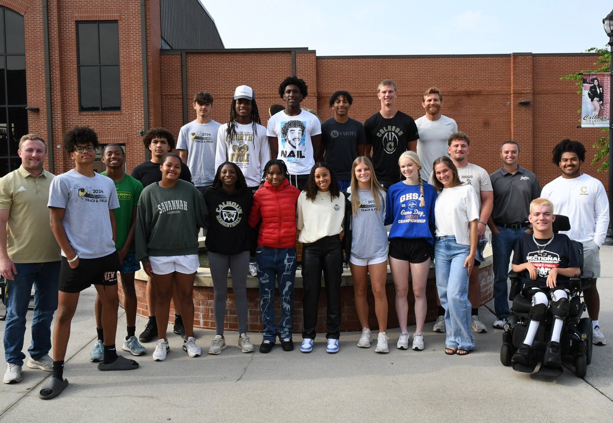 Sending off our CHS track and field in true Yellow Jacket style! Best of luck to these athletes and coaches as they compete in the 2024 AAAAA State Finals at Carrollton High School. #GoJackets 🐝