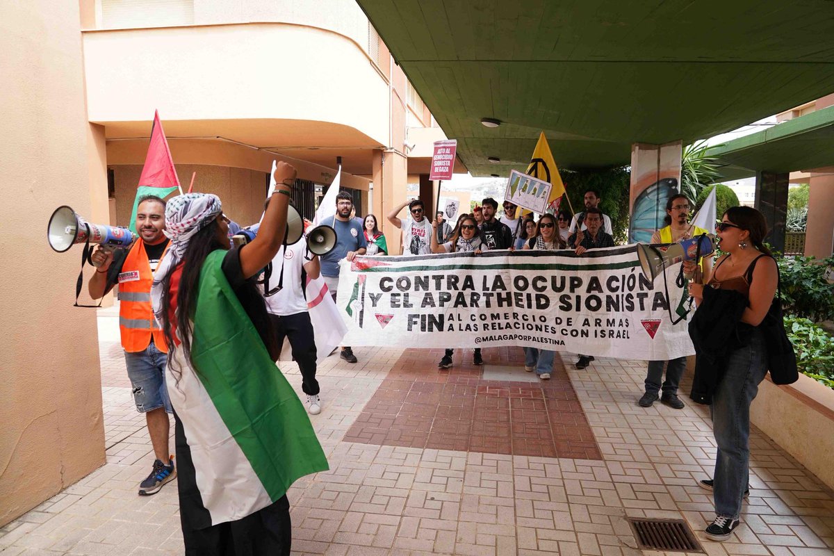 🔥🇵🇸✊🏼 La Universidad de Málaga también dice ¡alto al #GazaGenocide! Esta mañana los compañeros y compañeras del @SEAndalucia, @IzquierdaRevAnd y @MalagaPalestina hemos denunciado la complicidad de las instituciones universitarias y el Gobierno español con el Estado sionista.