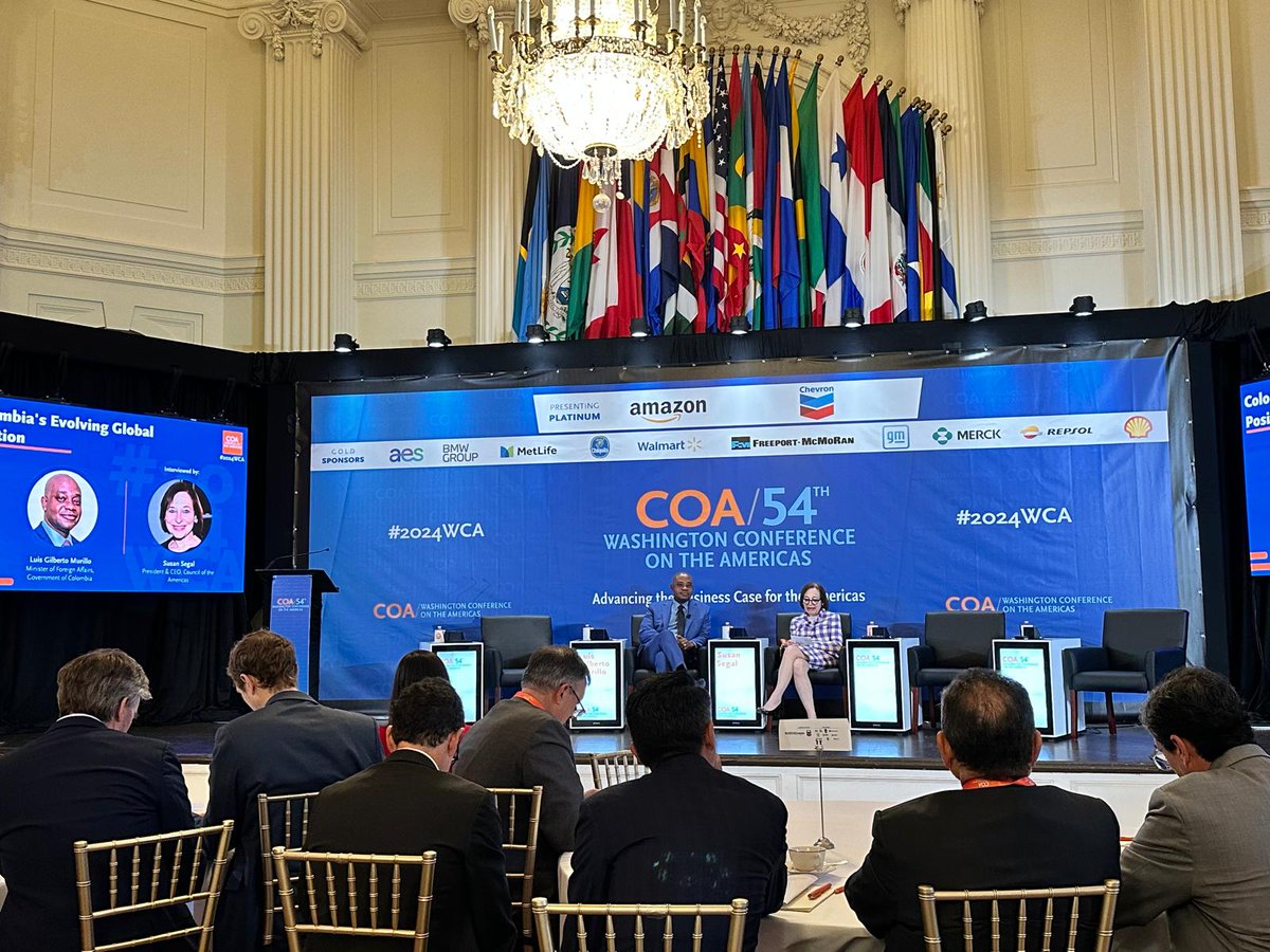 #Ahora en la 54ª Conferencia Anual de Washington de @ASCOA, Canciller (e) @luisGMurillo dialoga con Susan Segal, Presidenta y Directora Ejecutiva del Consejo de las Américas sobre la evolución de la posición global de Colombia.

#2024WCA