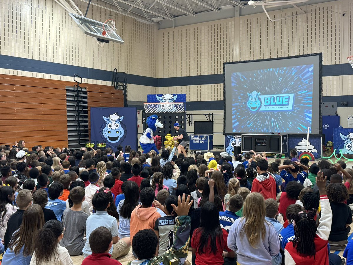 Hanging out at <a href="/RP_Rockets/">Rosa Parks Elementary School</a> celebrating students hard work this year with <a href="/blue/">Blue</a> and <a href="/Colts/">Indianapolis Colts</a>