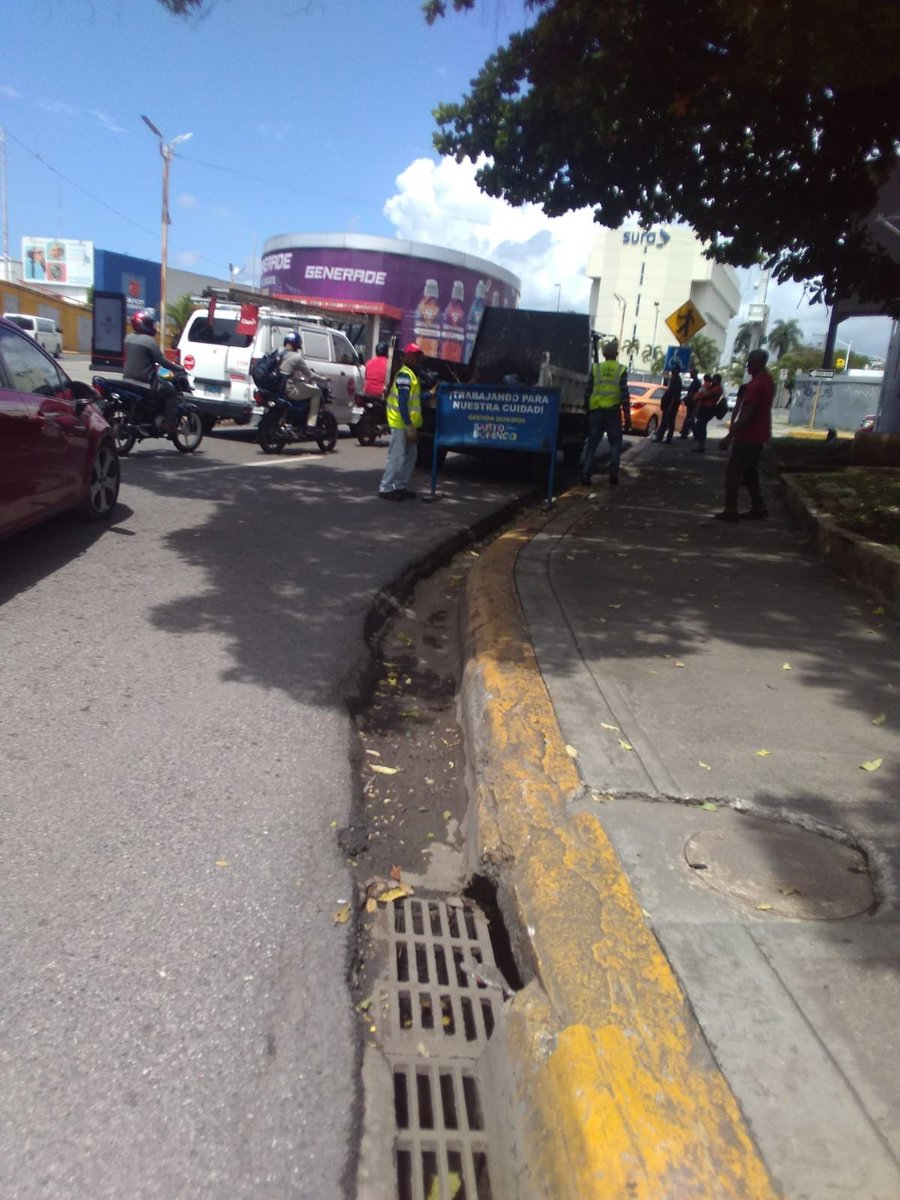 La Alcaldía del Distrito Nacional tiene activo el comité de prevención para mitigar los efectos de las lluvias, también vamos ayudar no tirando basuras en la calle, por favoooor