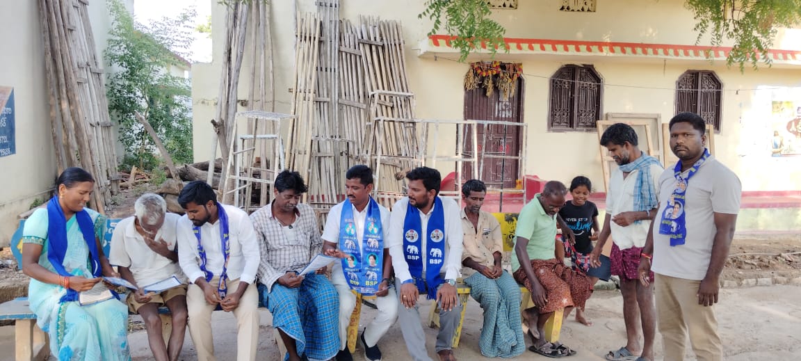 bsp_ts's tweet photo. బహుజన్ సమాజ్ పార్టీ భువనగిరి పార్లమెంట్ అభ్యర్థి అయితరాజు అబ్బేందర్ గారి ఏనుగు గుర్తుకు ఓటువేయాలని ప్రచారం చేయడం జరిగింది. #Telangana #BSPForFutureIndia #ParliamentElection2024 #LokSabhaElections2024                                            
#VoteForElephant #Mayawatiji #BSP4FutureIndia #BSP4Change #BSPForEmployment @AnandAkash_BSP @Mayawati ji @ramjigautambsp @bsp_prabhakar @bsptelangana_ #TelanganaBSP