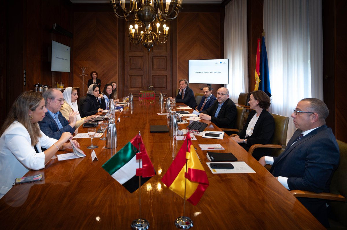 🤝Representantes de @atrcuae y del #CSIC han mantenido un encuentro para establecer vías de colaboración entre la mayor institución pública de investigación en España y el organismo de referencia de tecnología avanzada de Emiratos Árabes Unidos.