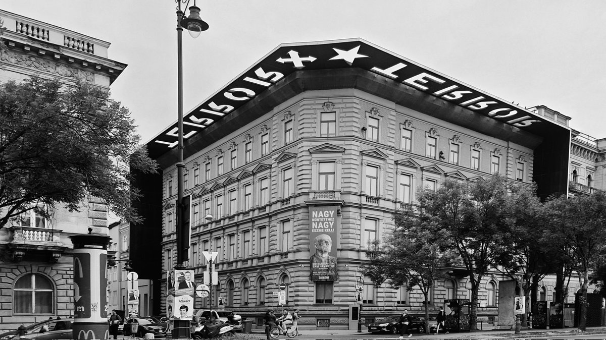 *Mirrored Terror* #bnwshot_world #bnw_dark #bnwphotography #bnwstreetphotography #blackandwhitephotography #photography #photos #photo #photograph #blackandwhite_photos #Budapest