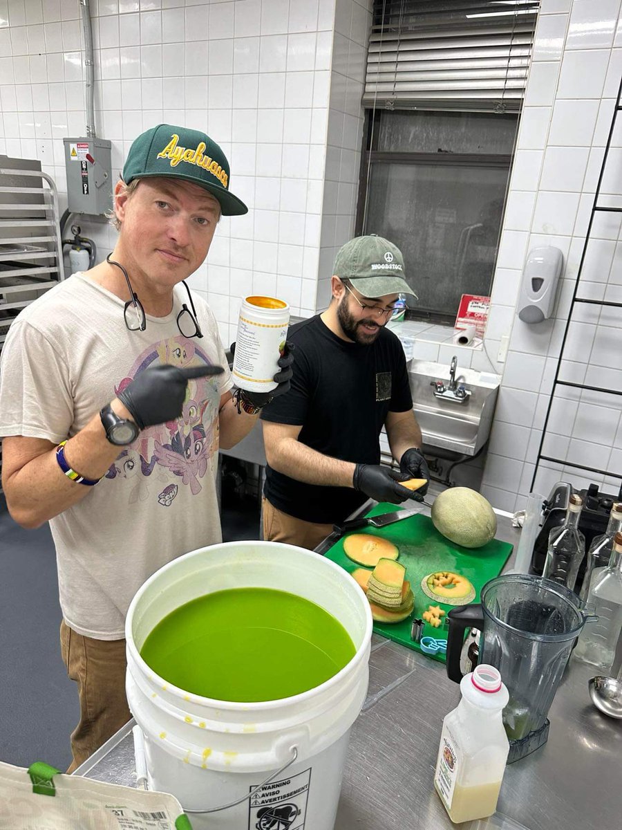 Something Magical is Happening - @alexottscience @tedecaprio 🪄 🧬🧪. Just another day at @eterrakitchen 🙌🙌!

#culinaryvoice #nyclife #newyorkers 

#nyccommercialkitchen #commercialkitchen #nycsharedcommercialkitchen #nyckitchenrental #nycrentalkitchen #harlemny #eterrakitchen