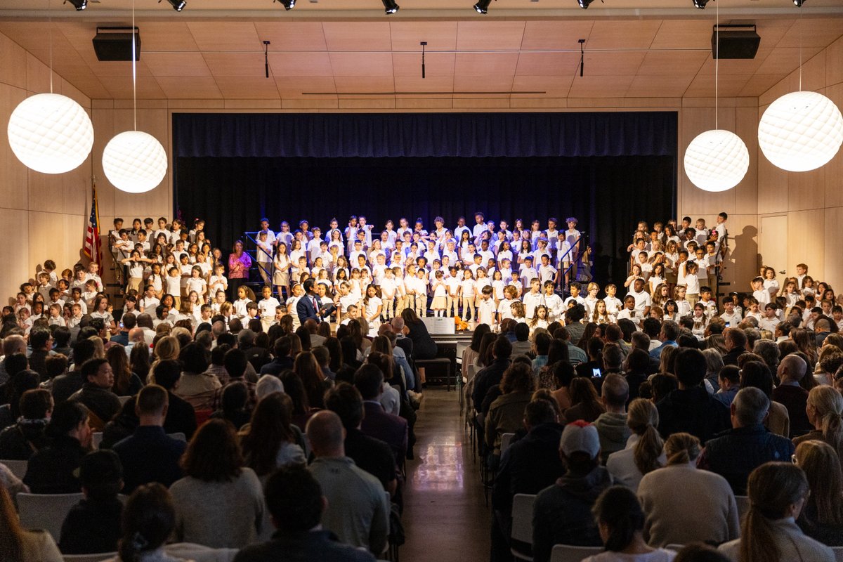 Primary School students lifted their voices to sing beautifully at their annual Spring Concert on April 26. 🎶 Students in grades Pre-K to 3 sang and array of songs (in English & French!) to a captivated audience of friends and family. View more photos: ow.ly/KfBY50Rzu2R