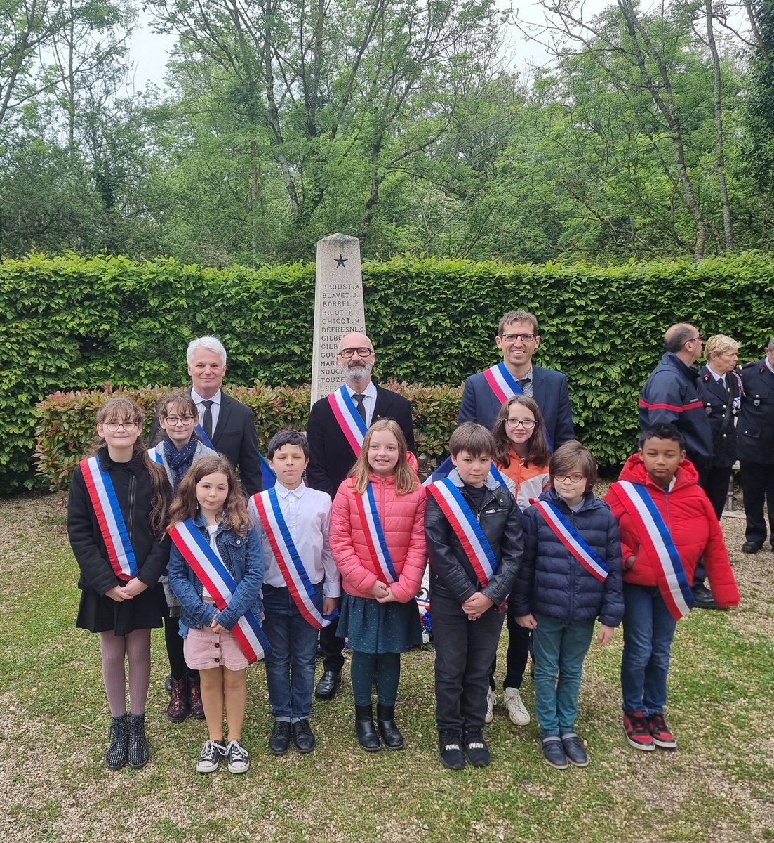 TOUZETalexandre's tweet photo. Cérémonies du 8 mai à #saintgermainlesarpajon, #egly, #torfou et #saintyon.
Avec les élus et habitants du #CantonArpajon pour se souvenir et faire vivre les valeurs de la #republique.
#cantonarpajonlardy https://t.co/eBY4ptu1We