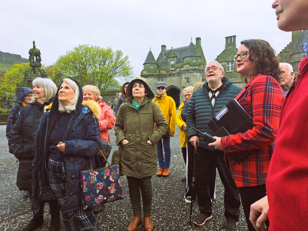 🙏🙏Thanks to our carers that made it brilliant trip to the Palace of Holyrood House last week. Do you know that we have 10 wellbeing groups that are FREE for carers to join every month? Find out more and book here 👉👉carerslink.org.uk/latest-events/