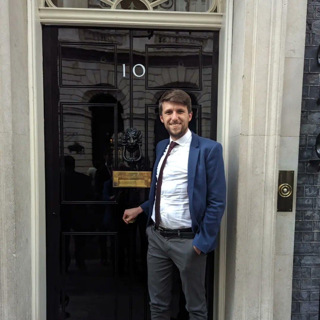 Lovely to be invited to Downing Street yesterday with @MKConservatives and Buckinghamshire Conservatives.

So much history behind that door.

And we got to meet Larry!