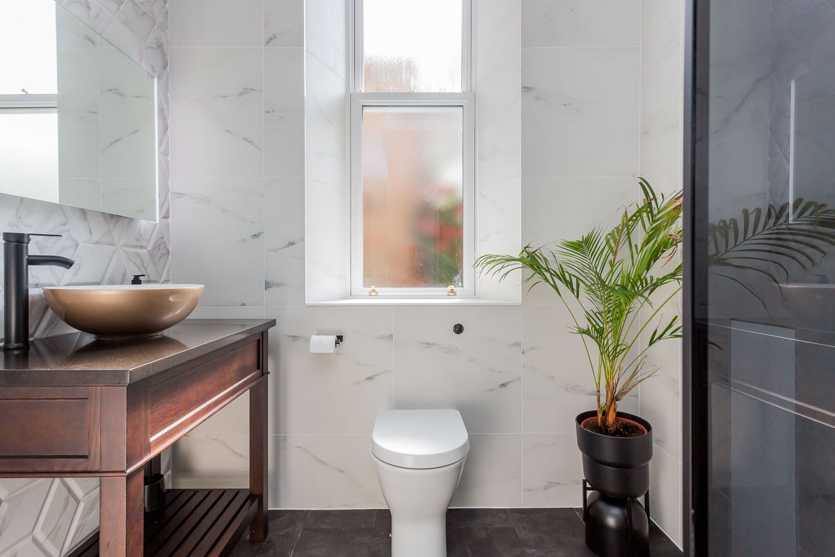 This stunning lower villa is set in a fabulous address and finished to the highest of standards. It enjoys accommodation all on the level and beautiful, mature garden grounds to the rear. 

buff.ly/3UPY1AR