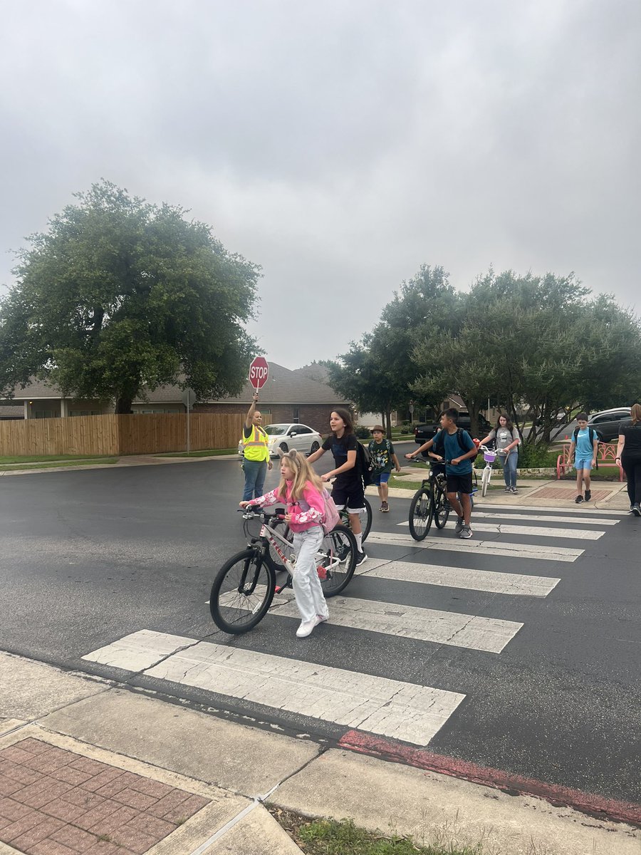 This morning was #nationalbiketoschoolday. It was good seeing some of the kiddos at McCoy Elementary, in @GeorgetownISD, riding their bikes. McCoy Bobcats have some of the best students and are cared for by some incredible admin, Emily Fraser and Morgan Oberrender. #leo #sro