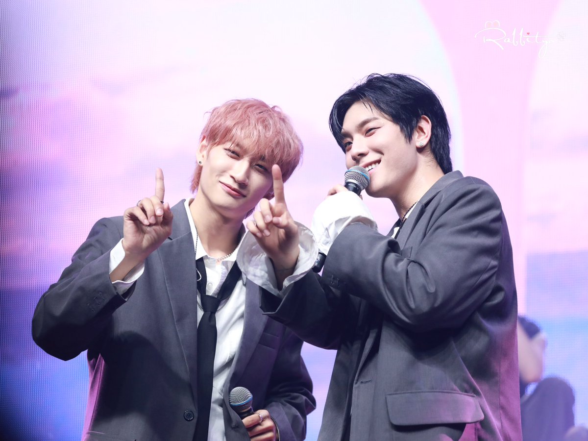 240506🥰

Together with you🫰🏻

#OMEGA_X #오메가엑스 
#태동 #TAEDONG
#제현 #JEHYUN