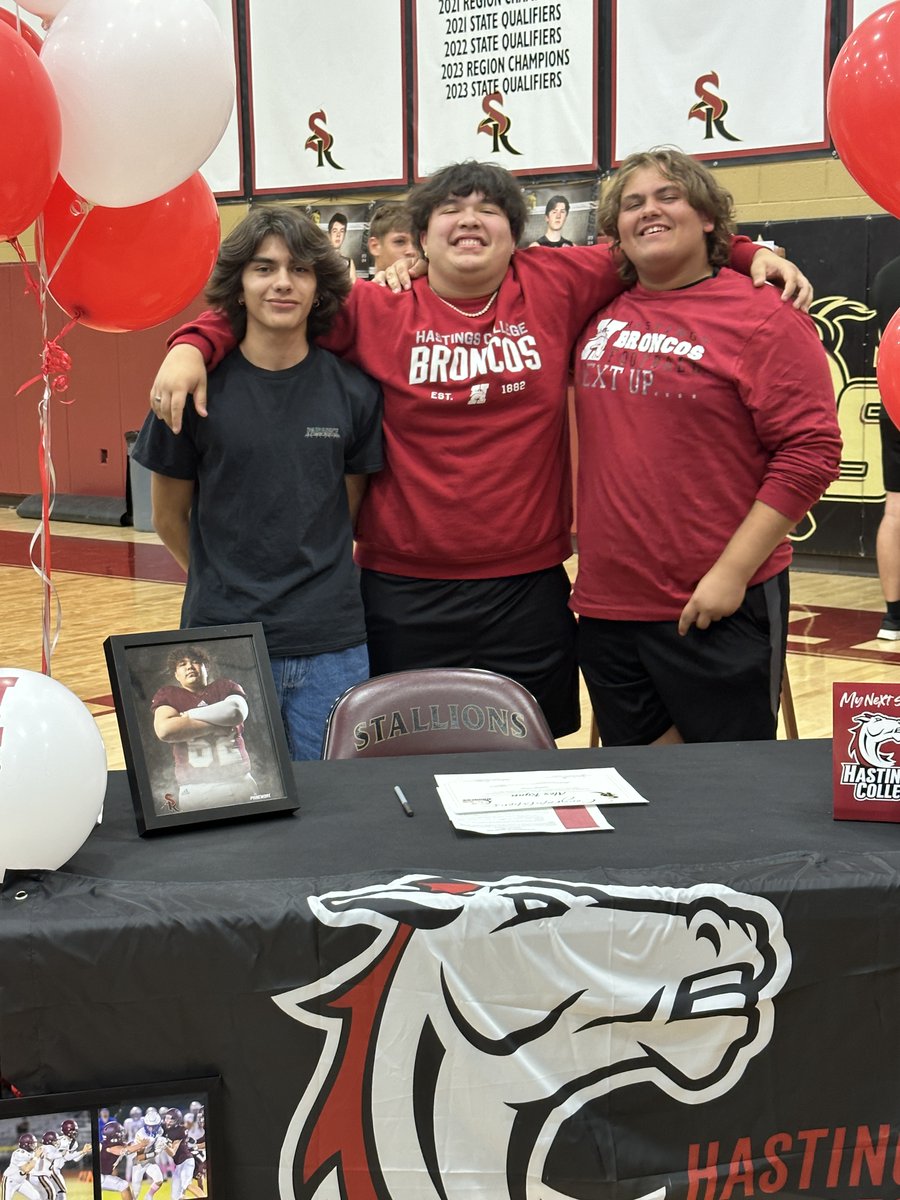 alex_ryan8602's tweet photo. Finally - my SRHS signing ceremony.  Excited to start my next chapter and continue my career at @HCBroncoFB with @CoachFranzen @coach_ksuttles and @Coachfozz. https://t.co/AlDRQ9tXgz