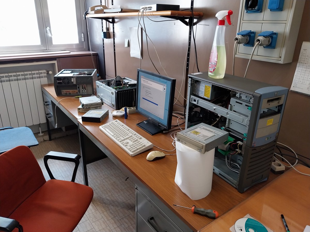 Who says that #computational guys don't get their hands dirty? Scavenging spare parts (IDE & SCSI) to fix a corrupt windows2000 PC controlling a #NMR #spectrometer

#fail #nobackup