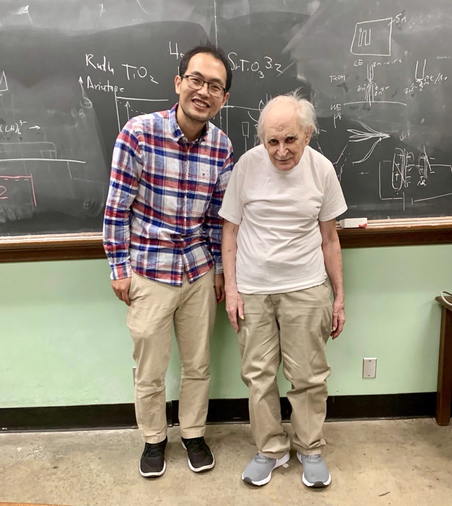 Very well done, CH!🤘 We hybridize SECM and SECCM map the local selectivity of oxygen reduction reaction (ORR) at different facets of Pt and Au. 
We dedicate the work to Dr. Allen J. Bard, who pioneered the field of SECM. His legacy continues to inspire us.