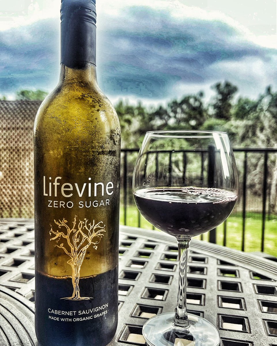 Are you a wine lover? You won't believe what I discovered! 🍷🍷🍷 A zero sugar wine that's bursting with flavor! Made from organic grapes, it's called Lifevine and it's the real deal: No sugar, all taste. Here's to guilt-free sips 🤩#winewednesday #ifwtwa #lifevinewine