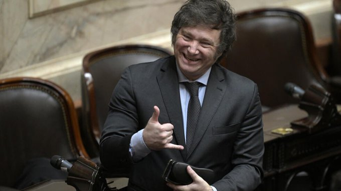 🚨 El gobierno le va a descontar el día a los estatales que no asistan a sus puestos de trabajo el Jueves.

Además le cobrará todo el costo de los operativos policiales a la CGT y las demás organizaciones sindicales.

EXCELENTE MEDIDA.