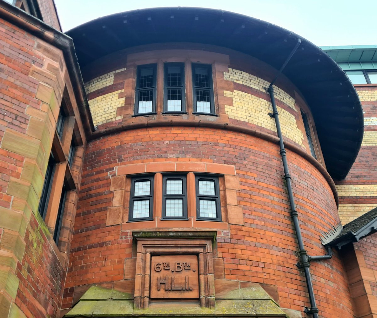 Former 6th Battalion Highland Light Infantry drill hall on Yorkhill Street in the West End of Glasgow. Designed by William Hunter McNab, it was built in 1901. #glasgow #architecture #glasgowbuildings #yorkhill #buildingsphotography #architecturephotography