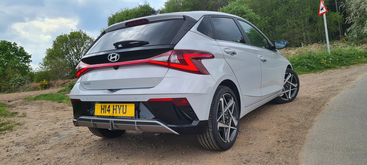MttRbnsn's tweet photo. Actually, last thing before Crumplebury: I'm now in a car from almost the other end of the @Hyundai_UK_PR portfolio for a week-and-a-bit - the #i20 #Ultimate 100hp #TGDi. Updated i20 from £21,530, Ult. from £24,180 and this car £24,780 (as I think it's in £600 Lumen Grey Pearl?). https://t.co/hQfJV4Torc