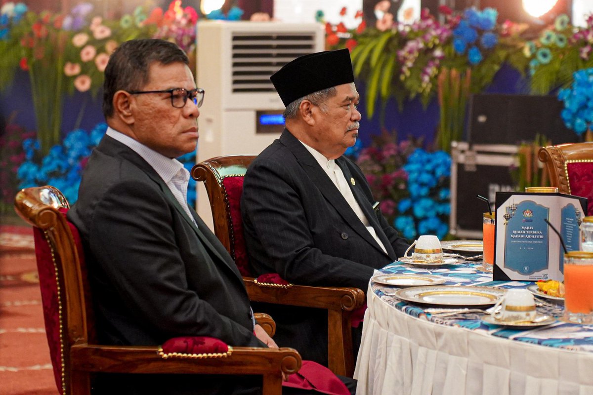 Mengiringi Kebawah Duli Yang Maha Mulia Seri Paduka Baginda Yang di-Pertuan Agong Sultan Ibrahim berangkat memeriahkan Majlis Sambutan Aidilfitri Jabatan Perdana Menteri di Putrajaya.