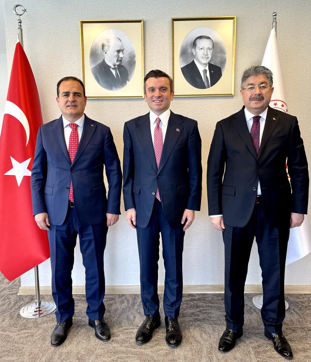 Osmaniye Valisi Dr. Erdinç Yılmaz, Tarım ve Orman Bakan Yardımcısı Ebubekir Gizligider ve Aile ve Sosyal Hizmetler Bakan Yardımcısı Yavuz Selim Kıran'ı ziyaret etti.