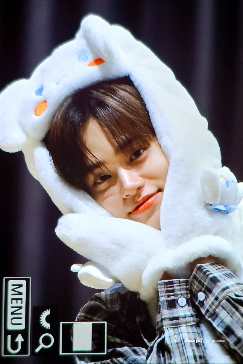 Daehwicom's tweet photo. 240508 인간 시나모롤,, #AB6IX #이대휘 https://t.co/M9gtAxLdjn