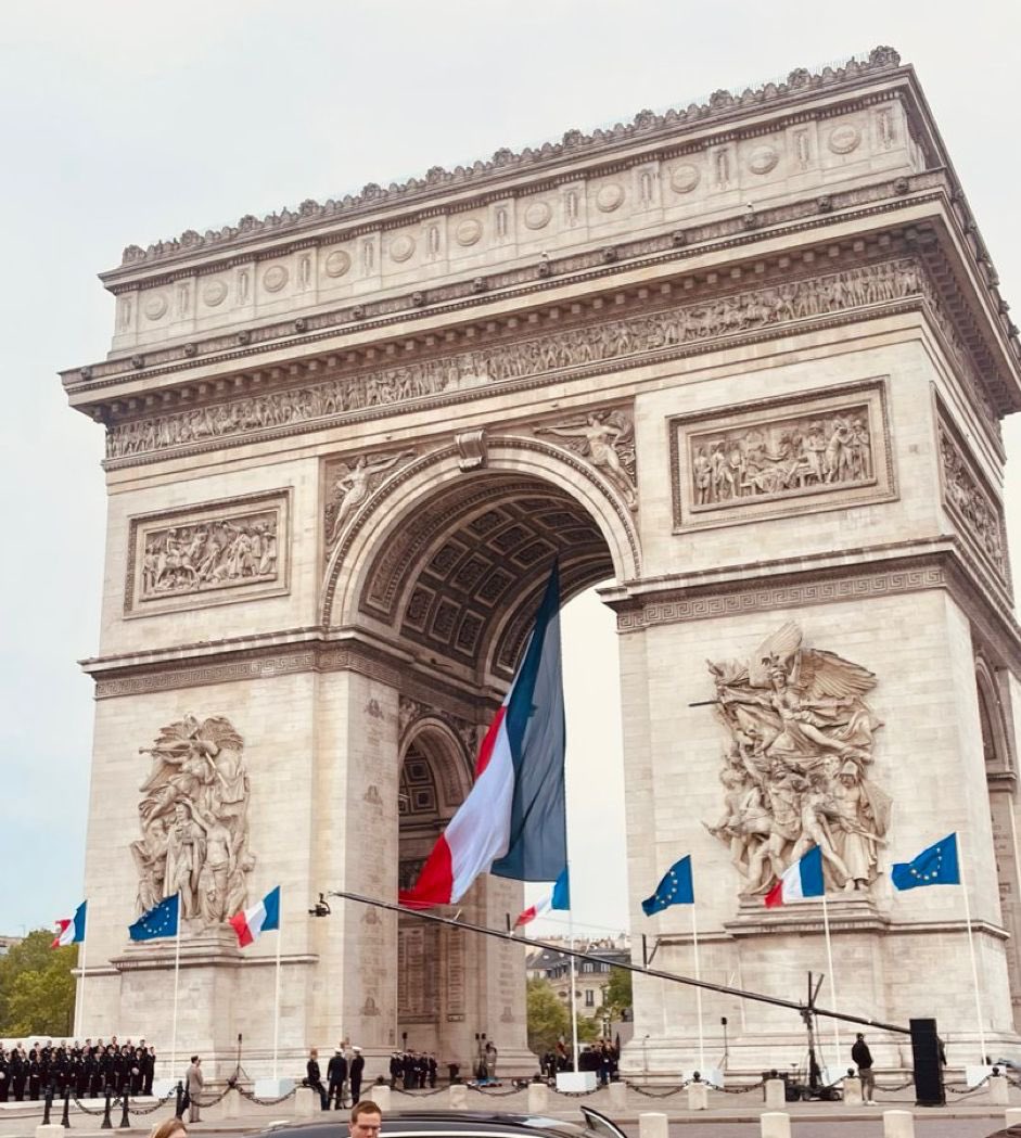 Honorée de représenter l’Arménie à la cérémonie du 79ème anniversaire de la Victoire contre le Nazisme. Une pensée particulière à Missak #Manouchian et à tous les résistants arméniens qui ont sacrifié leur vie pour la liberté de la France 🇫🇷. #8mai @ArcDeTriomphe