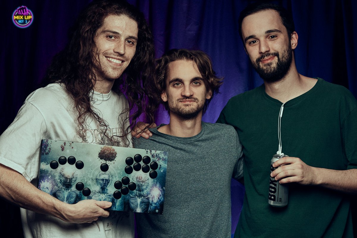 Resultats du tournoi 1v1 Melee au Mix Up - Set 1 :

🥇 <a href="/JahRidin/">Jah Ridin'</a> 
🥈 <a href="/NeroSeb/">Néro</a> 
🥉 <a href="/kreide__/">kreide</a>

Félicitations à nos gagnants et merci à la communauté Melee pour le soutien au rangement 🐐