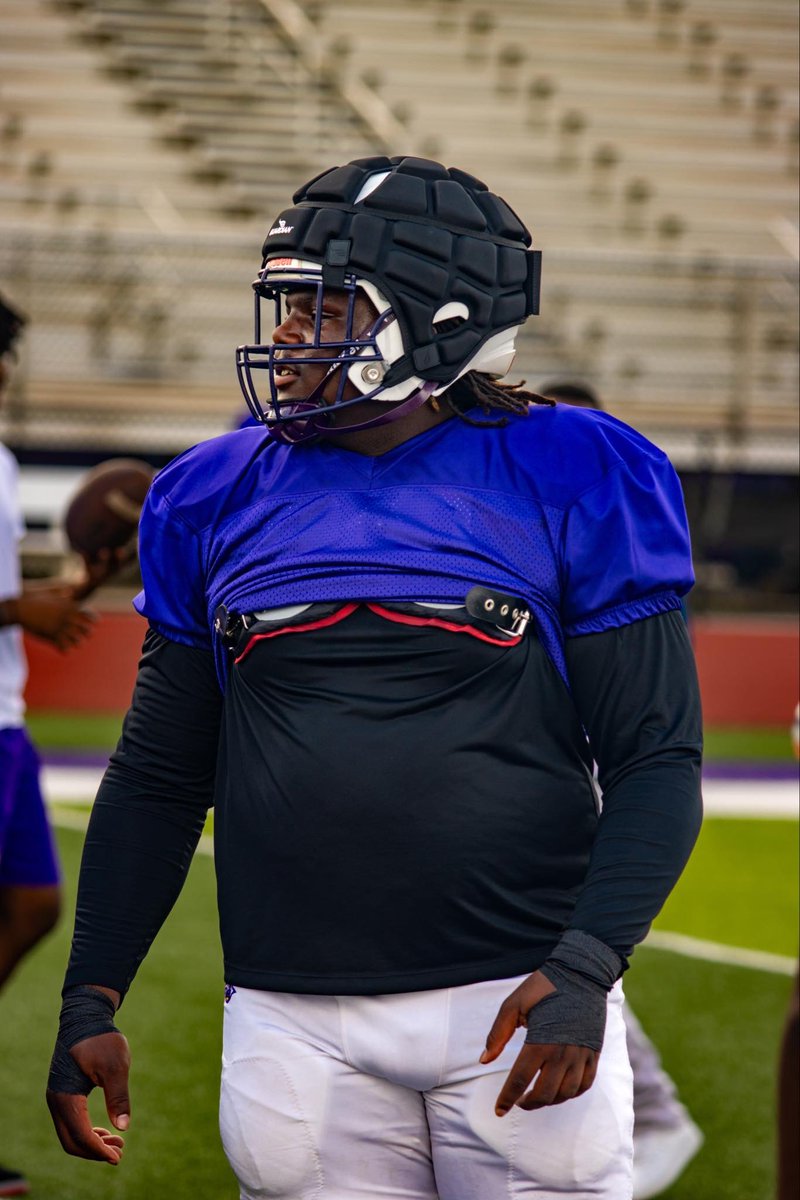 Jourdin07's tweet photo. 🦍🦍🦍
@AHParkerFootba1 Spring Practice. 🔥🔥🔥 📸 @chriscamgod https://t.co/OoPxBkqly4