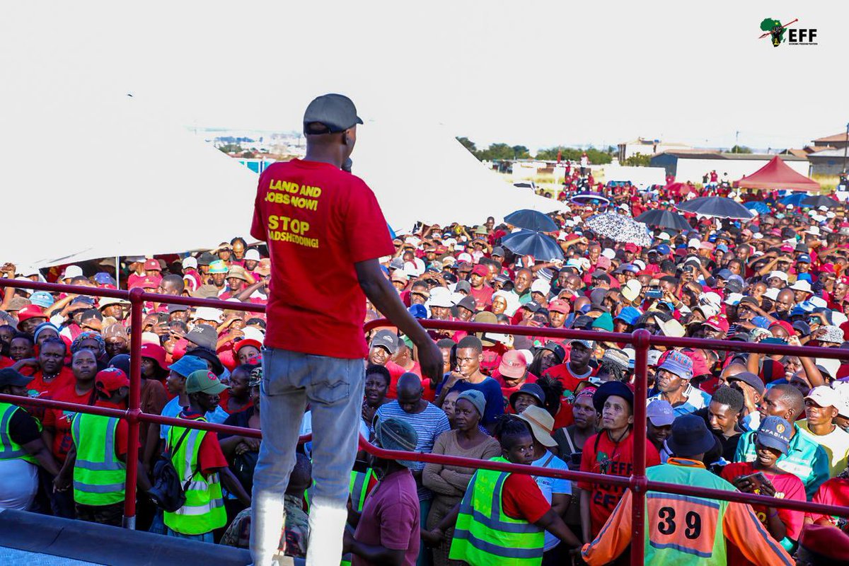 [IN PICTURES]: EFF Provincial Chairperson in Mpumalanga, Commissar @collensedibe at the EFF community meeting addressed by President @Julius_S_Malema in Nkangala. #MalemaForSAPresident #EFFCommunityMeetings #VoteEFF