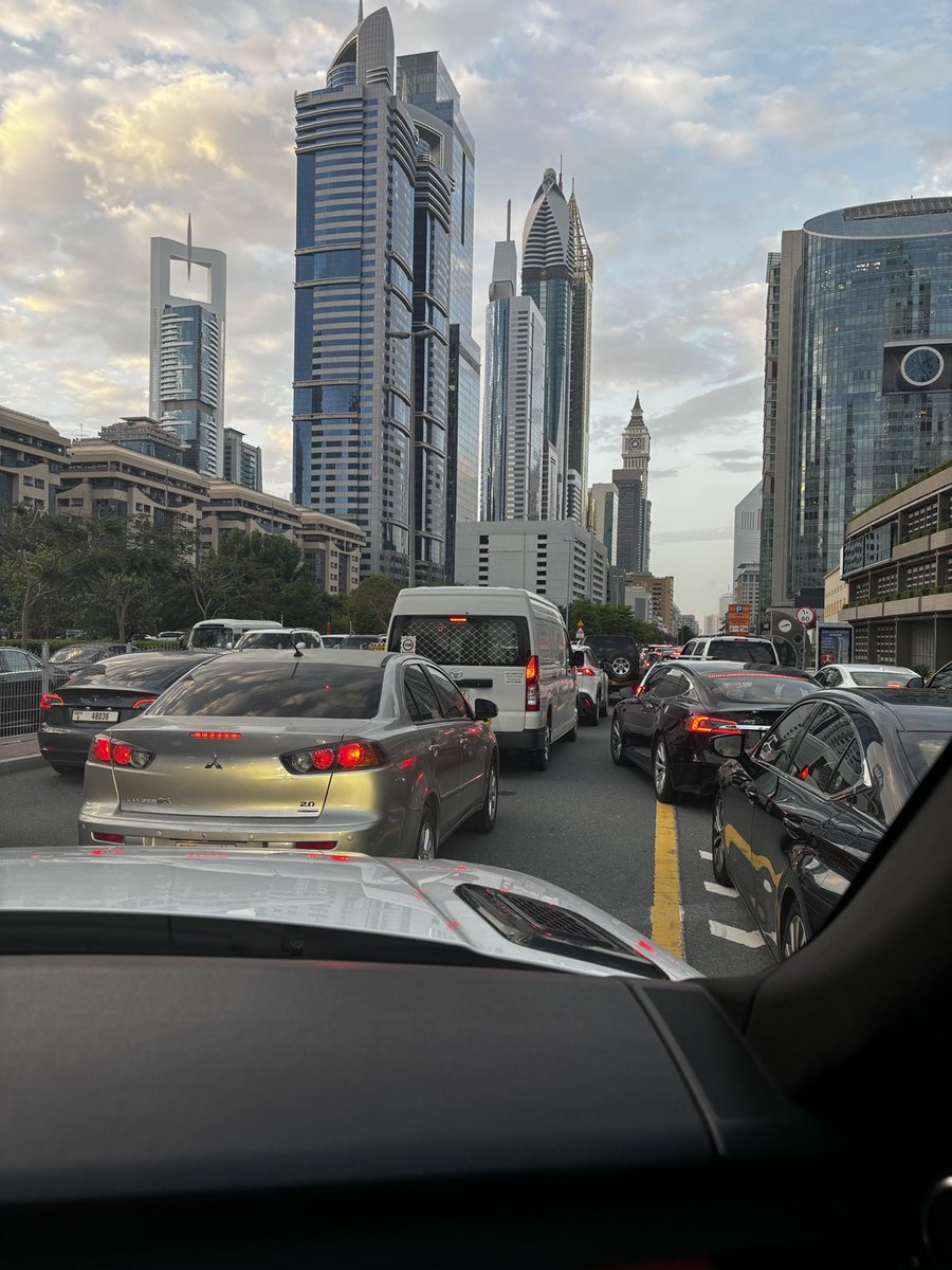 Dubai traffic 😱