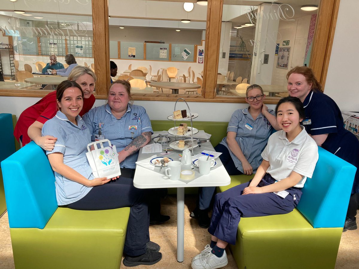 Afternoon tea with our students @HHFTnhs today as part of Student Appreciation Day. @FoC_HHFT @HIOW_ICS @JessLSainsbury @KarenHarrisonW2 @ktpt1507 @nmcnews @tsfbelle @_UoW @Hiownursesupply