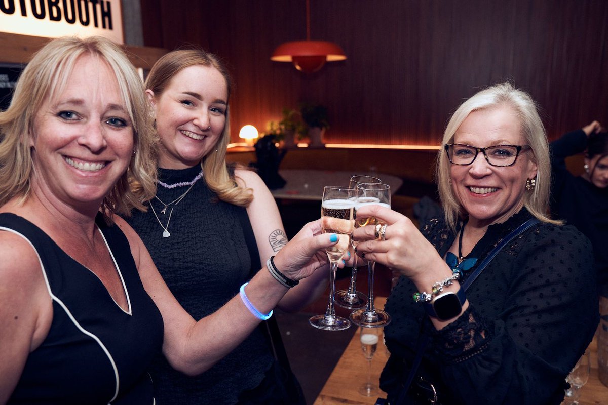 The <a href="/Xero/">Xero</a> awards are always so amazing. This year it was in Manchester. Congratulations to all the finalists and winners. In particular Jonathan Gaunt from FD Works 
<a href="/tweetinFD/">FD Works</a> MVP. Get in!! And I got to spend the evening with these two lovelies. Xx