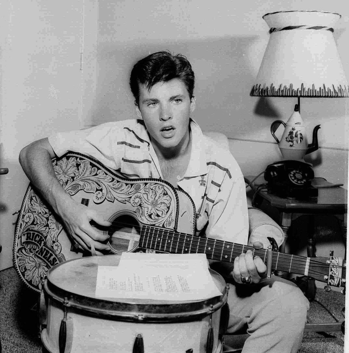 BTD May8,1940 #RickyNelson (Eric Hilliard Nelson) RIP actor film/TV, singer, songwriter 1958 US #1 Poor Little Fool, 1961 US #1 Travelin' Man, +30 US & 17 UK Top40s. Movies ie 1952 Here Come the Nelsons, 1959 Rio Bravo, 1960 The Wackiest Ship in the Army, 1965 Love and Kisses,…