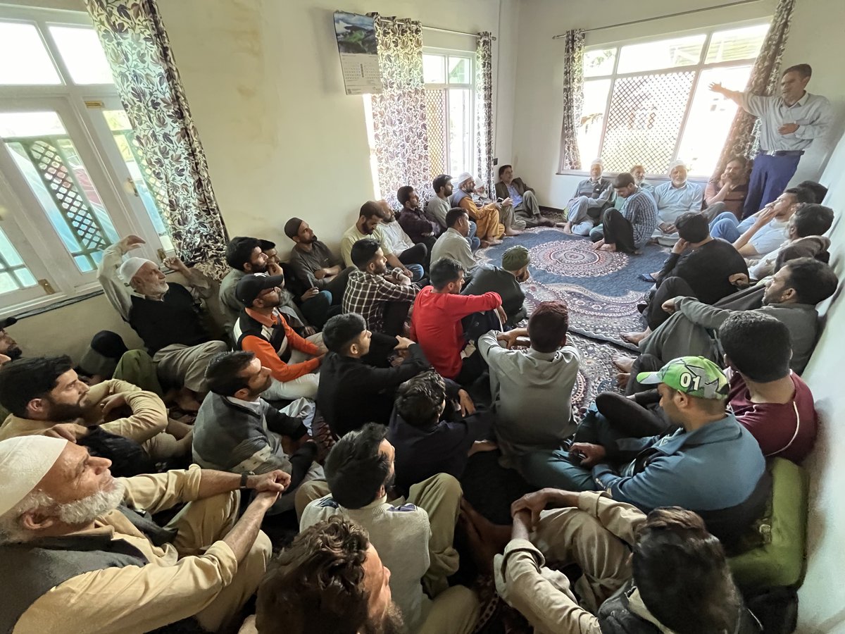 Nazir__Khan's tweet image. Had an insightful discussion with my associates at Ohangam &amp;amp; Rathsun villages of #Beerwah constituency this afternoon.